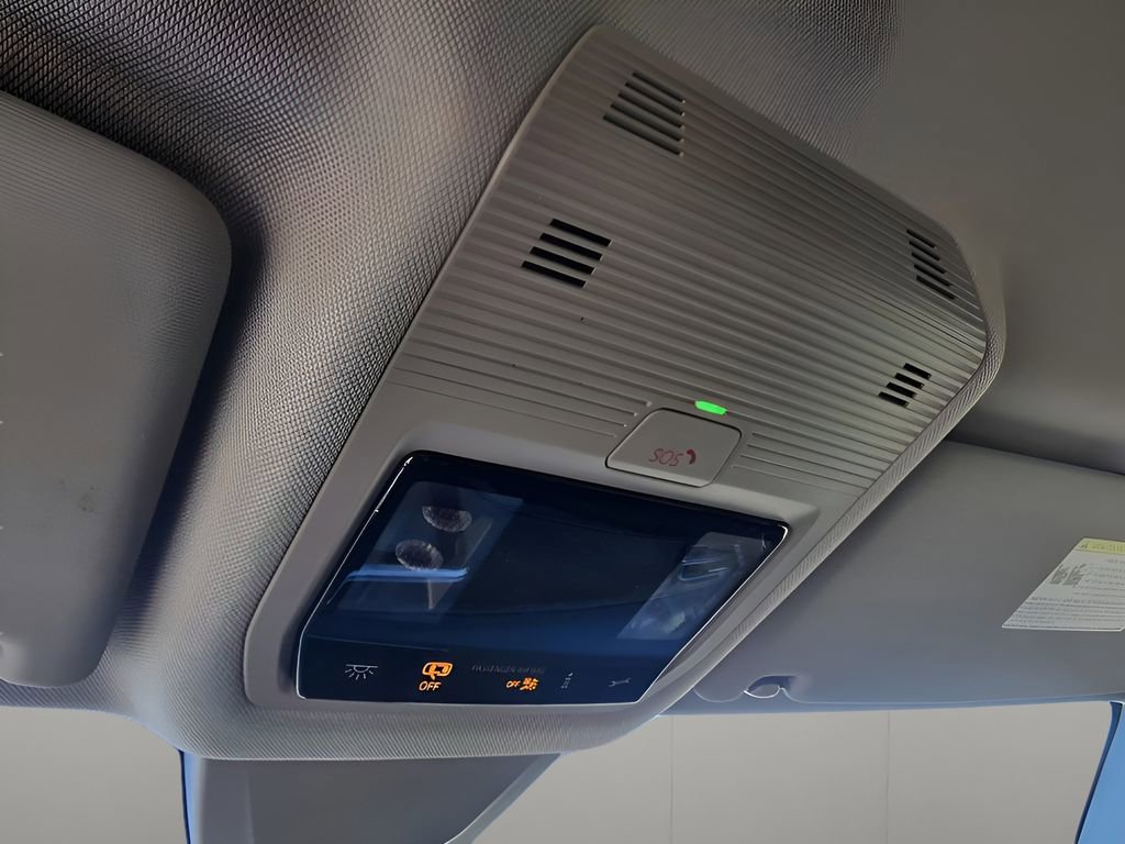 Used 2025 Volkswagen Atlas SE image 23