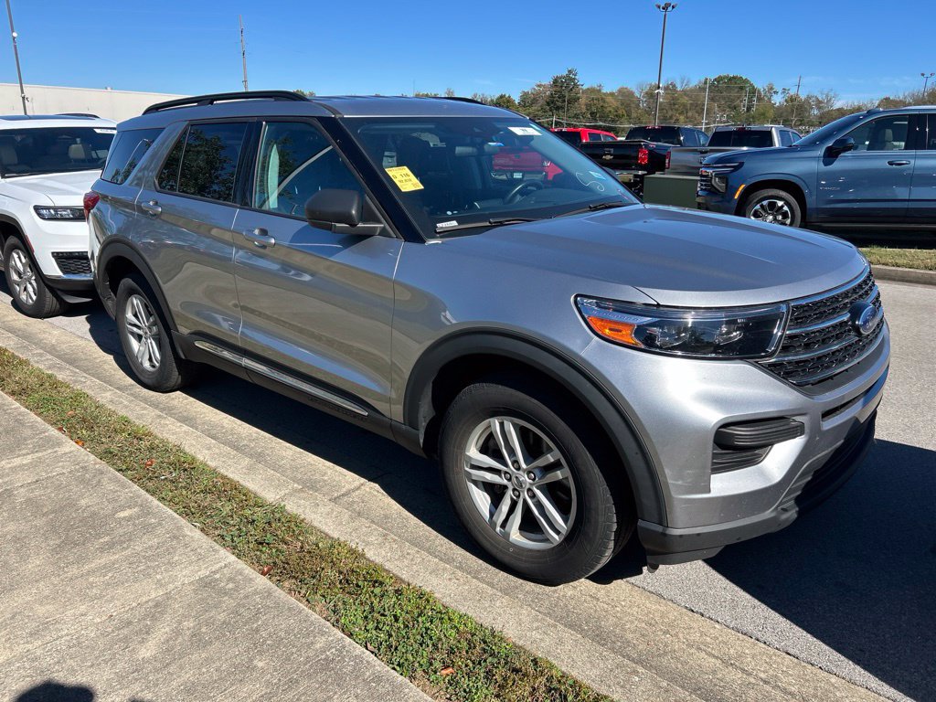Used 2021 Ford Explorer XLT w/ Class III Trailer Tow Package AWD/4WD image 2