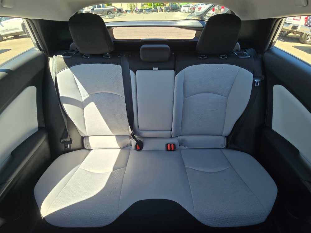 Used 2020 Toyota Prius LE AWD/4WD image 17