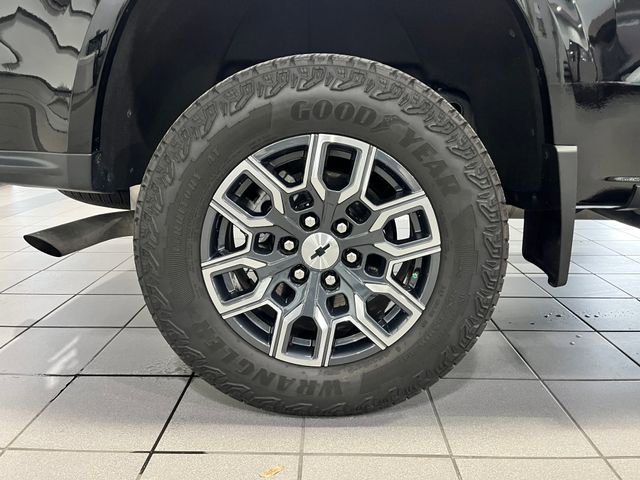 Used 2023 Chevrolet Colorado Z71 w/ Z71 Convenience Package 2 image 9