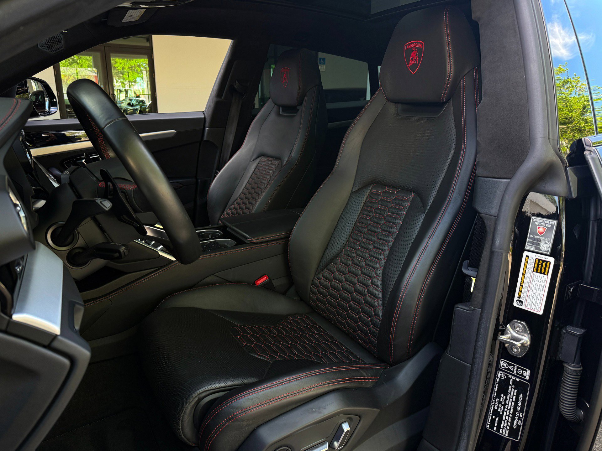 Used 2019 Lamborghini Urus image 19