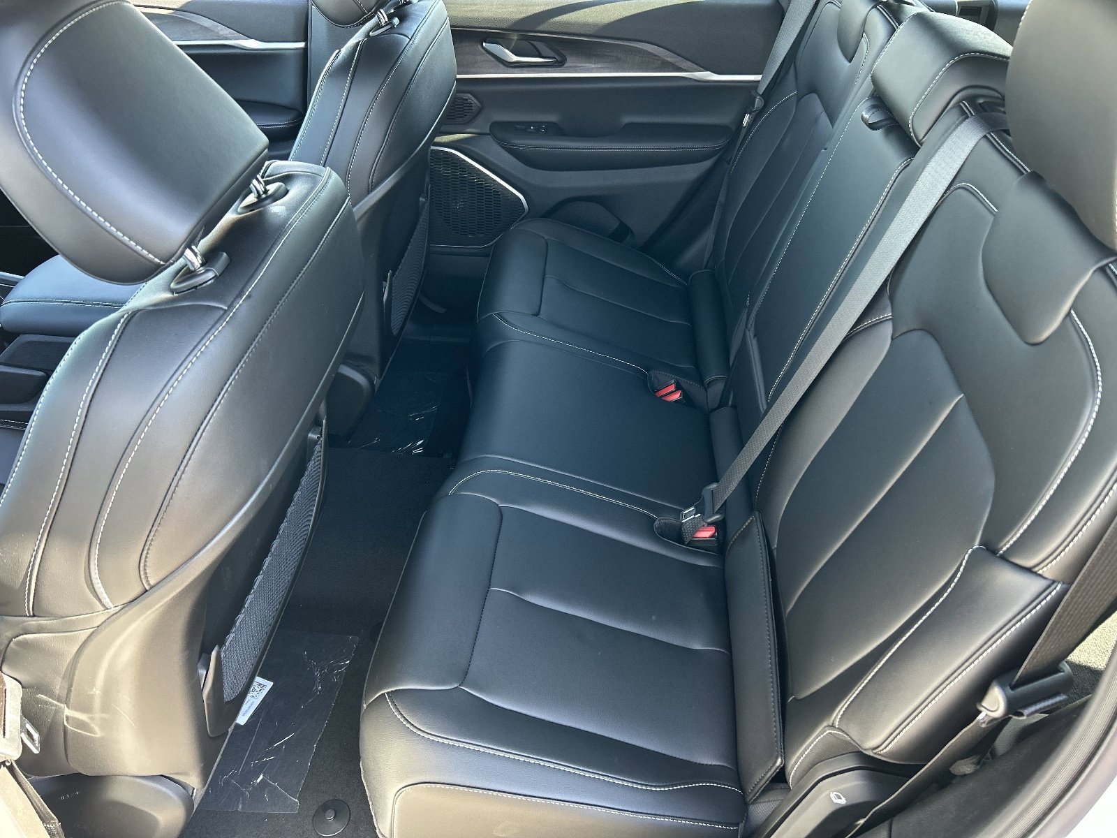 New 2026 Jeep Grand Cherokee Limited w/ Limited Altitude Package RWD image 15