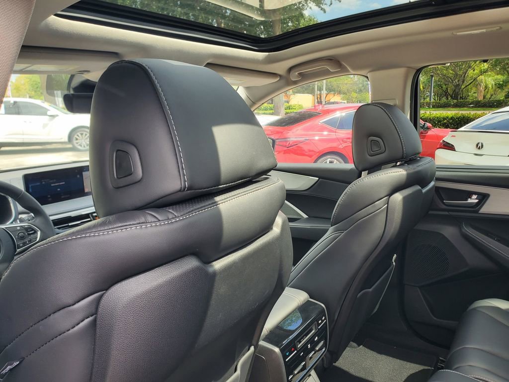 Certified 2024 Acura MDX FWD w/ Technology Package image 11