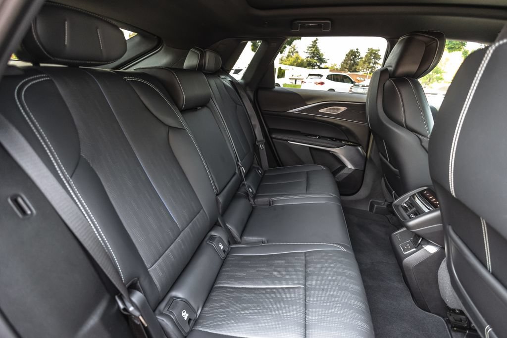 Used 2024 Cadillac Lyriq Sport AWD/4WD image 30