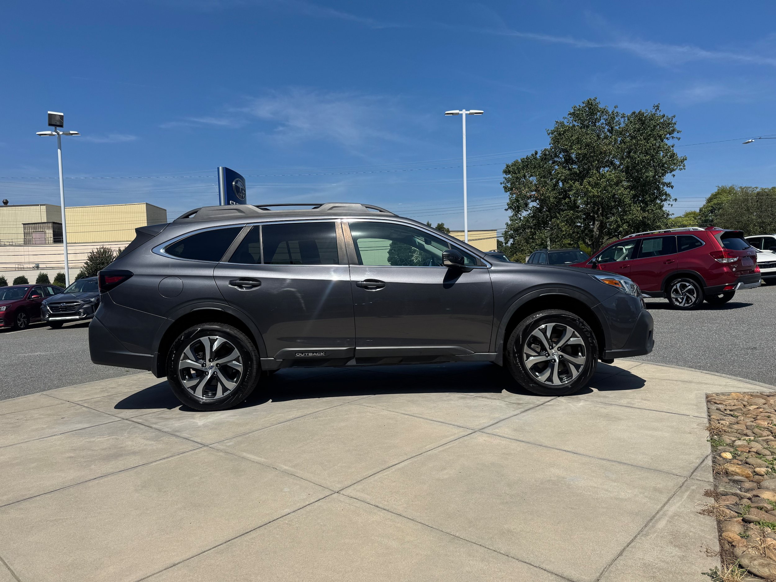 Used 2022 Subaru Outback Limited AWD/4WD image 3