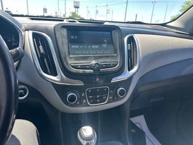 Used 2018 Chevrolet Equinox LT FWD image 2