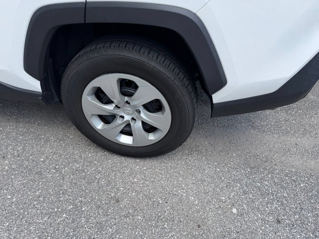 Used 2021 Toyota RAV4 LE FWD image 8