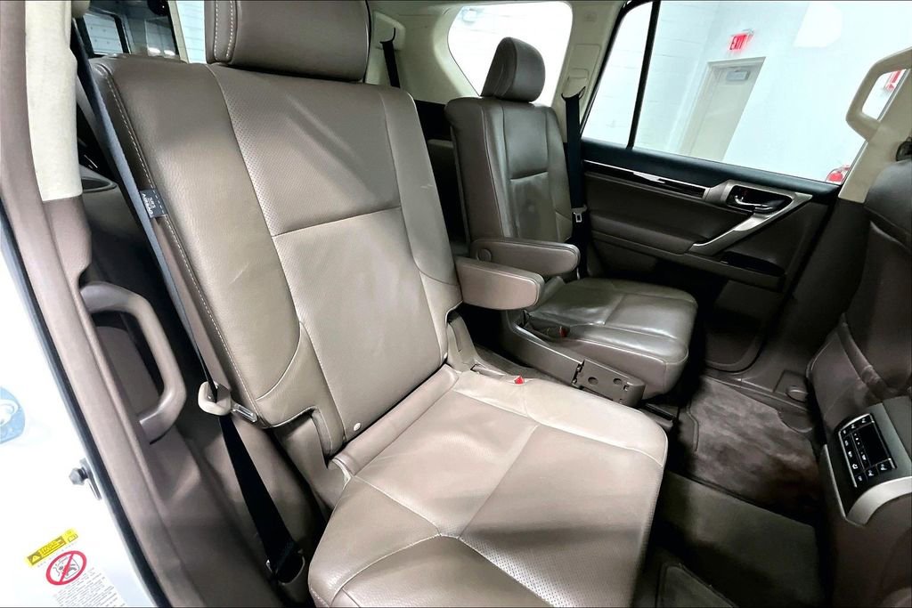 Used 2017 Lexus GX 460 image 36