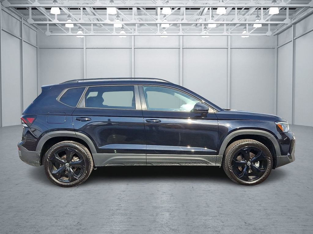 Certified 2025 Volkswagen Taos SE AWD/4WD image 7