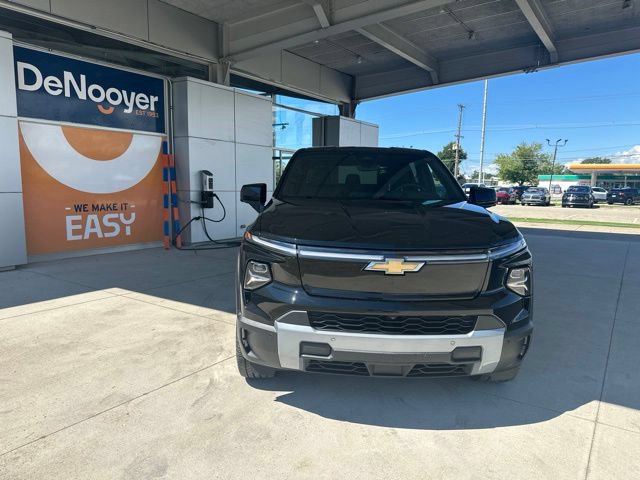 Used 2026 Chevrolet Silverado EV LT AWD/4WD image 4