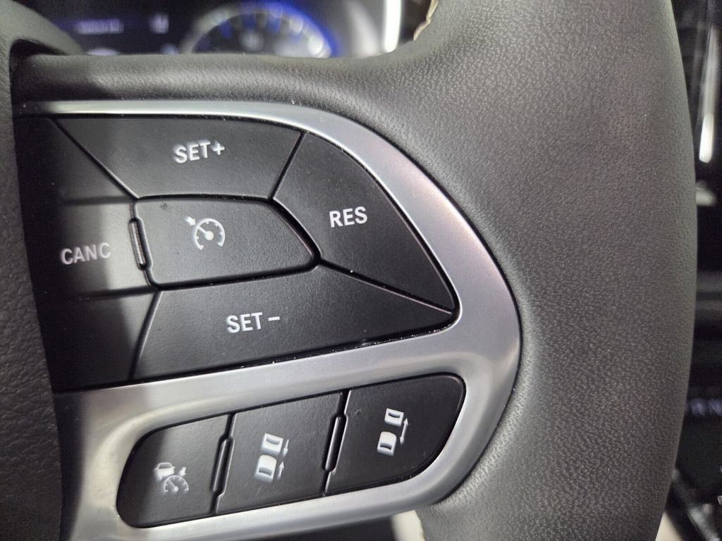 Used 2024 Chrysler Pacifica Limited w/ Trailer Tow Group FWD image 16