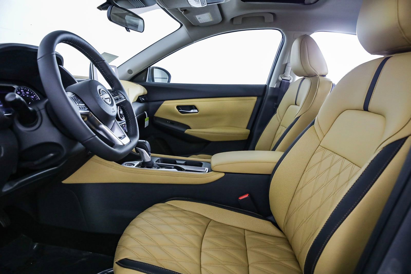 Used 2025 Nissan Sentra SV w/ SV Premium Package image 18