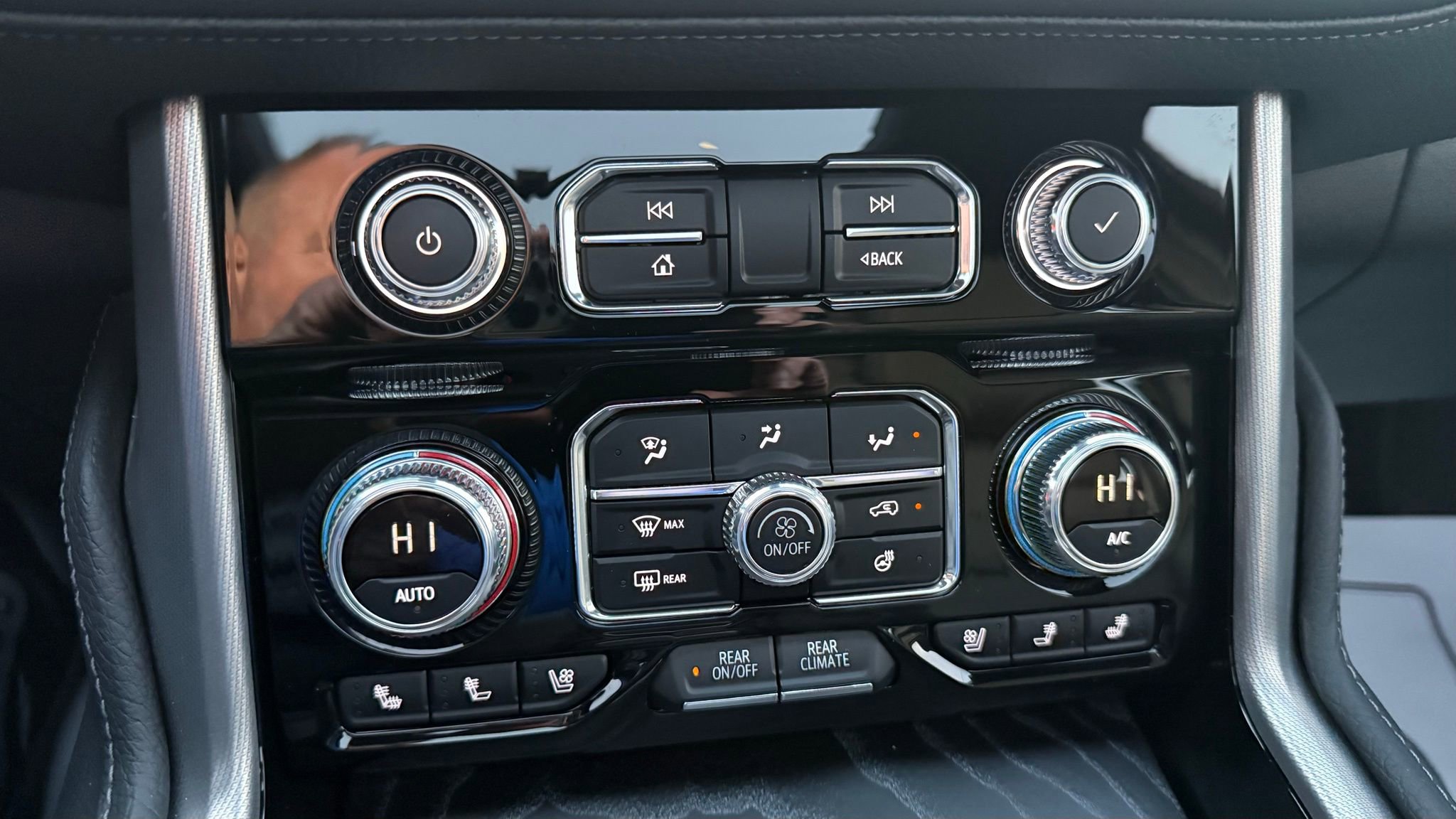 Used 2024 GMC Yukon XL Denali w/ Advanced Technology Package image 46