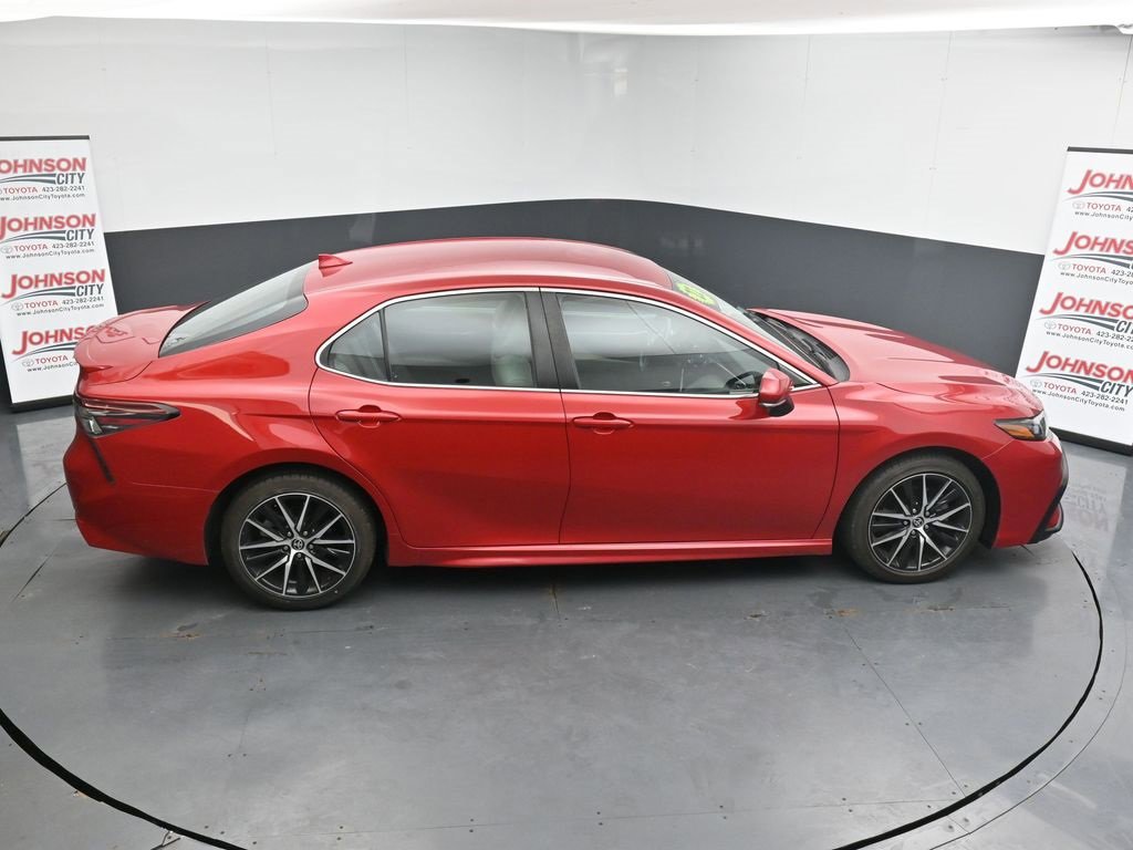 Used 2022 Toyota Camry SE image 29