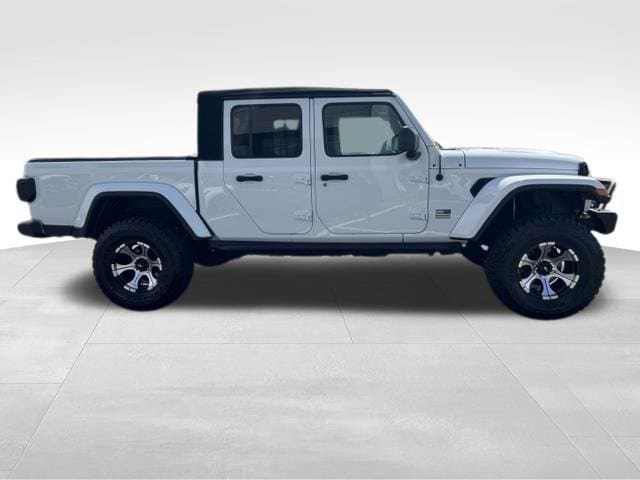 Used 2021 Jeep Gladiator Overland w/ LED Lighting Group AWD/4WD image 2