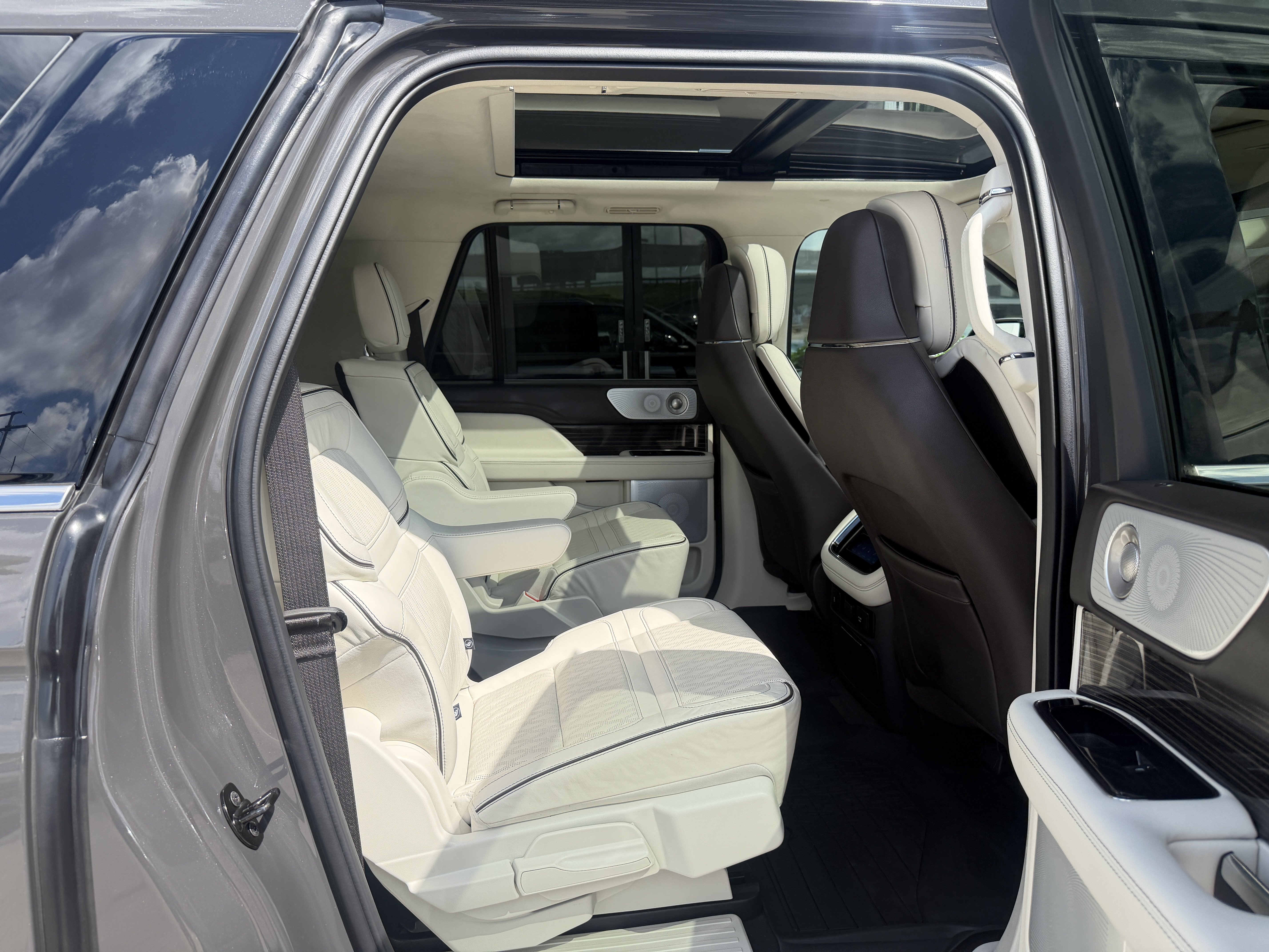 Used 2024 Lincoln Navigator L Black Label AWD/4WD image 25