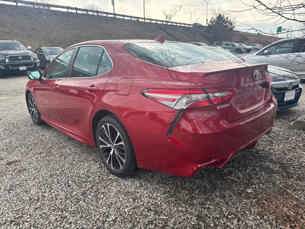 Used 2019 Toyota Camry SE image 5