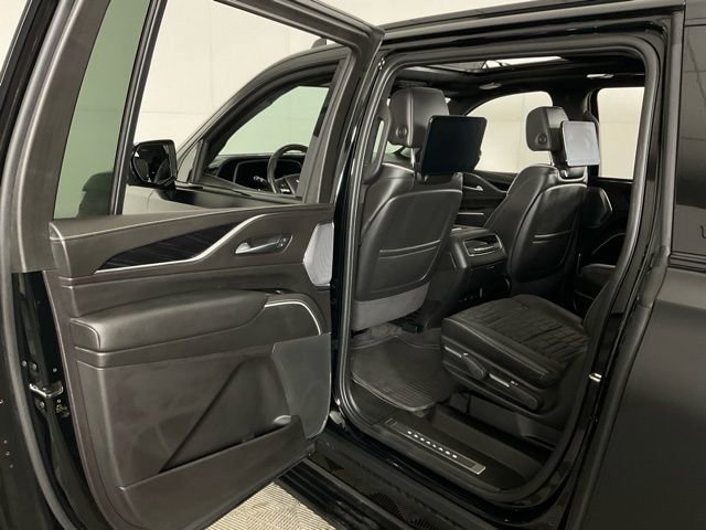 Used 2024 Cadillac Escalade ESV V w/ LPO, ONYX Package image 31