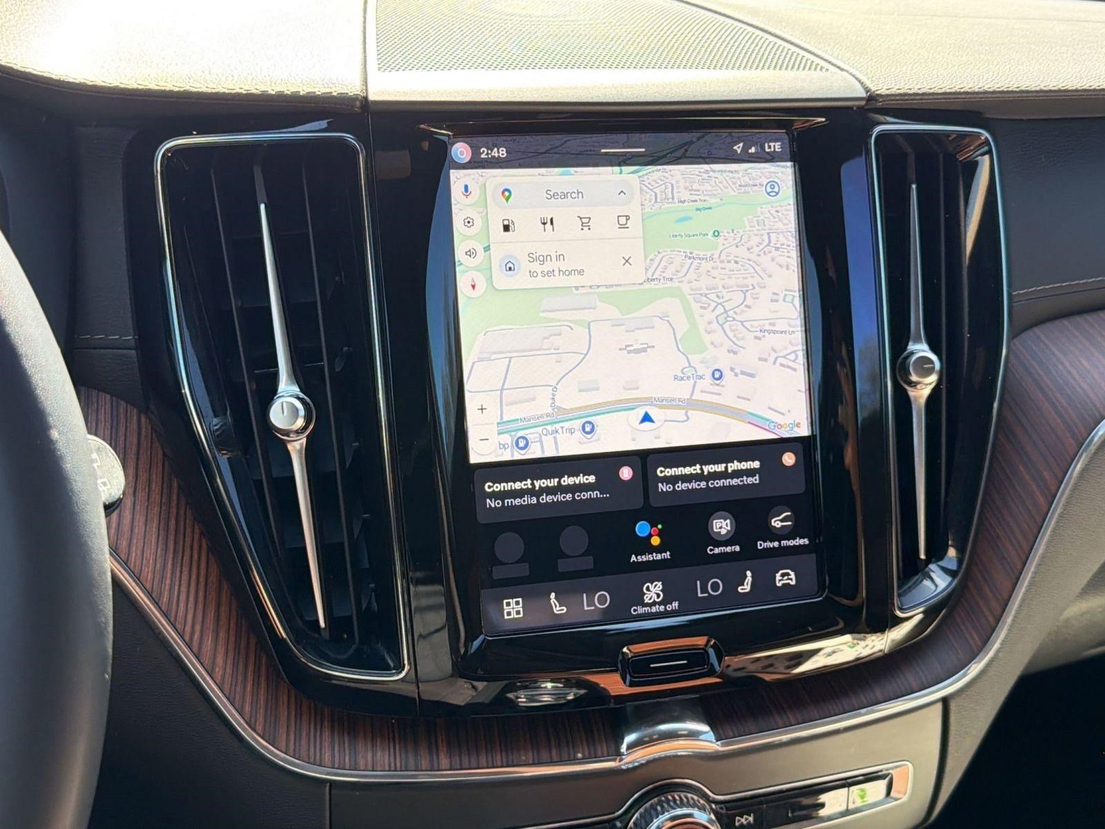 Certified 2024 Volvo XC60 B5 Ultimate w/ Protection Package Premier image 24