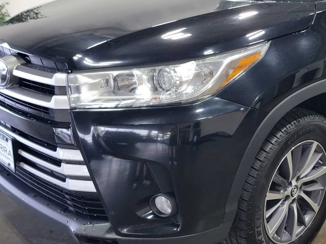 Used 2017 Toyota Highlander XLE AWD/4WD image 9
