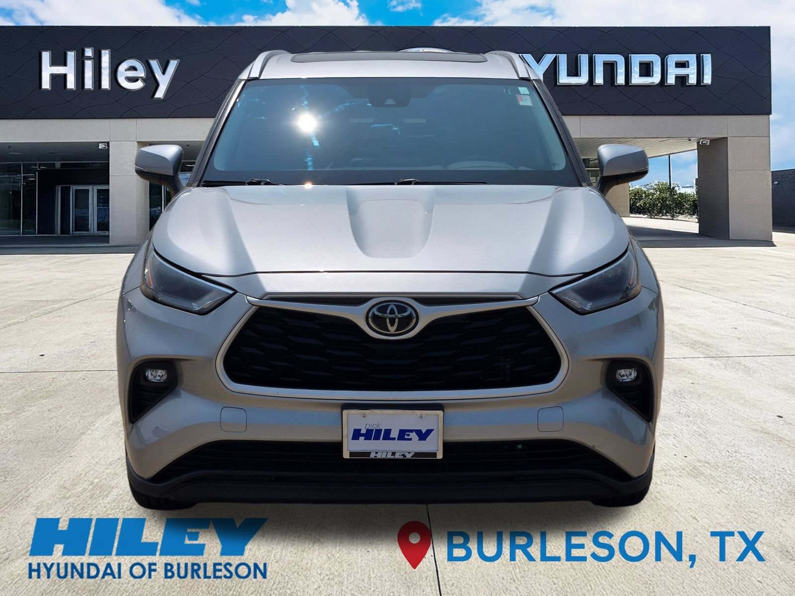 Used 2022 Toyota Highlander XLE FWD image 6
