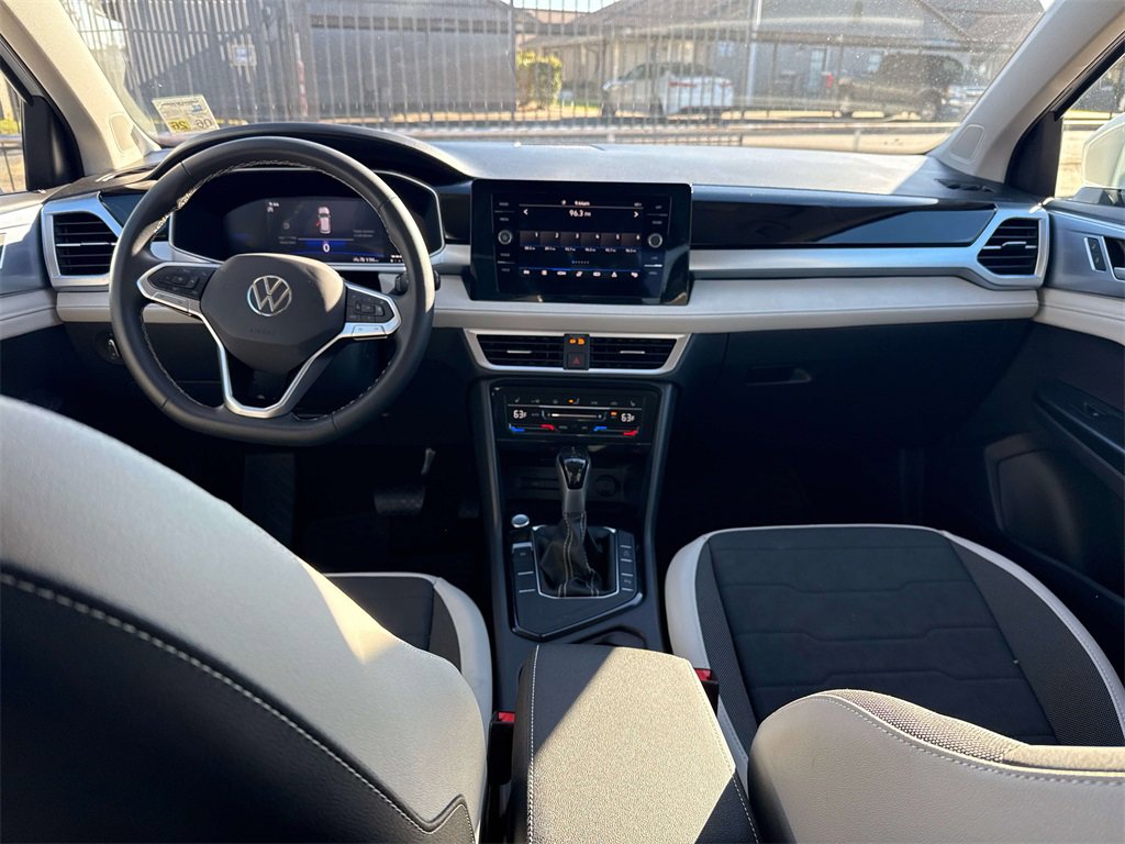 Used 2025 Volkswagen Taos SE image 14