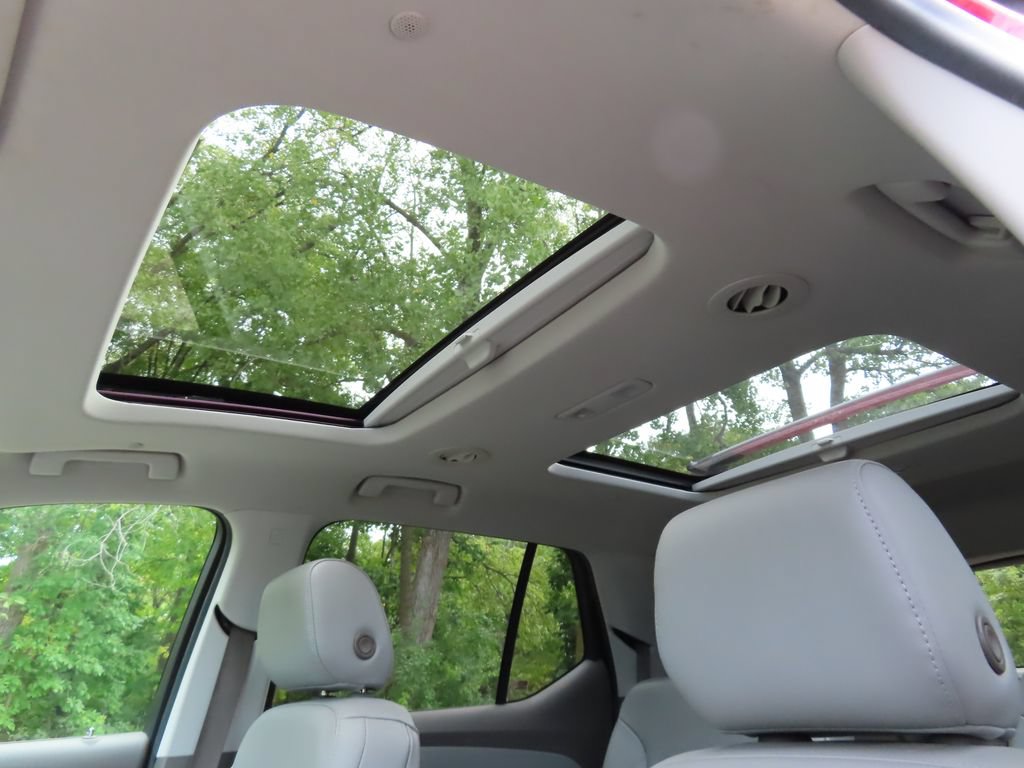 Used 2019 Chevrolet Traverse LT w/ LT Premium Package AWD/4WD image 5