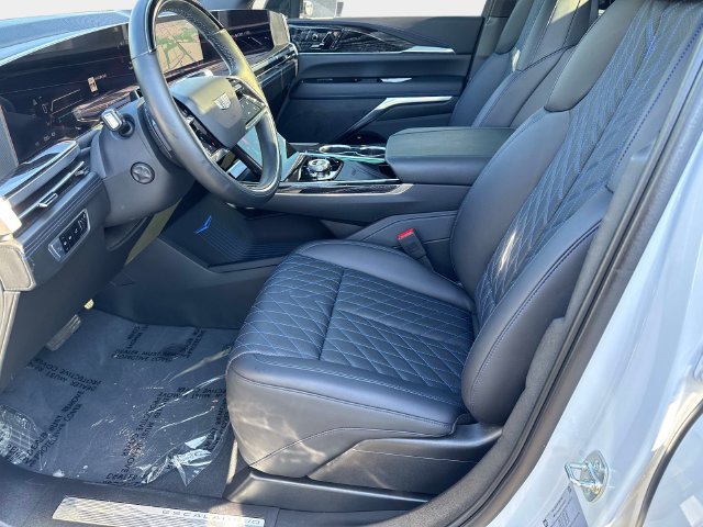 Certified 2026 Cadillac Escalade IQL Sport 1 w/ LPO, ONYX Package AWD/4WD image 19