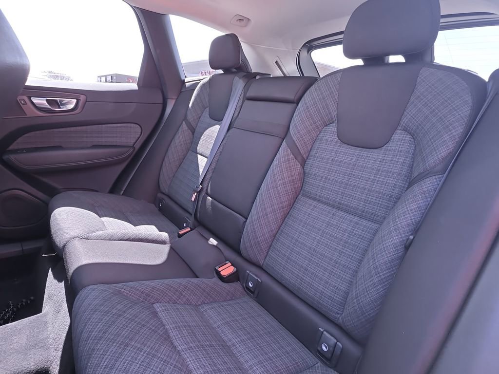 Used 2024 Volvo XC60 B5 Core w/ Protection Package Premier image 16
