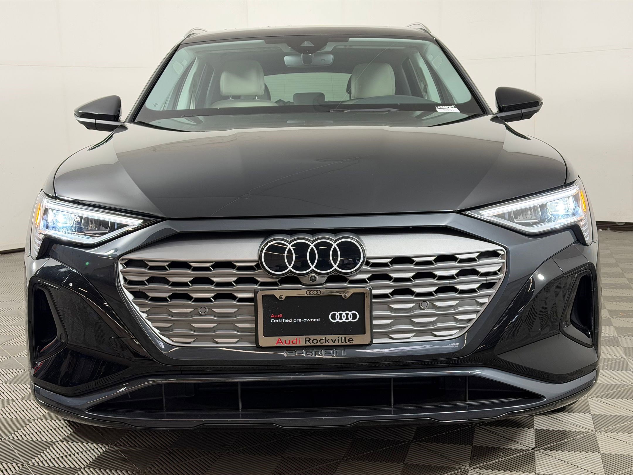 Used 2024 Audi Q8 e-tron Premium Plus w/ Premium Plus Package image 6