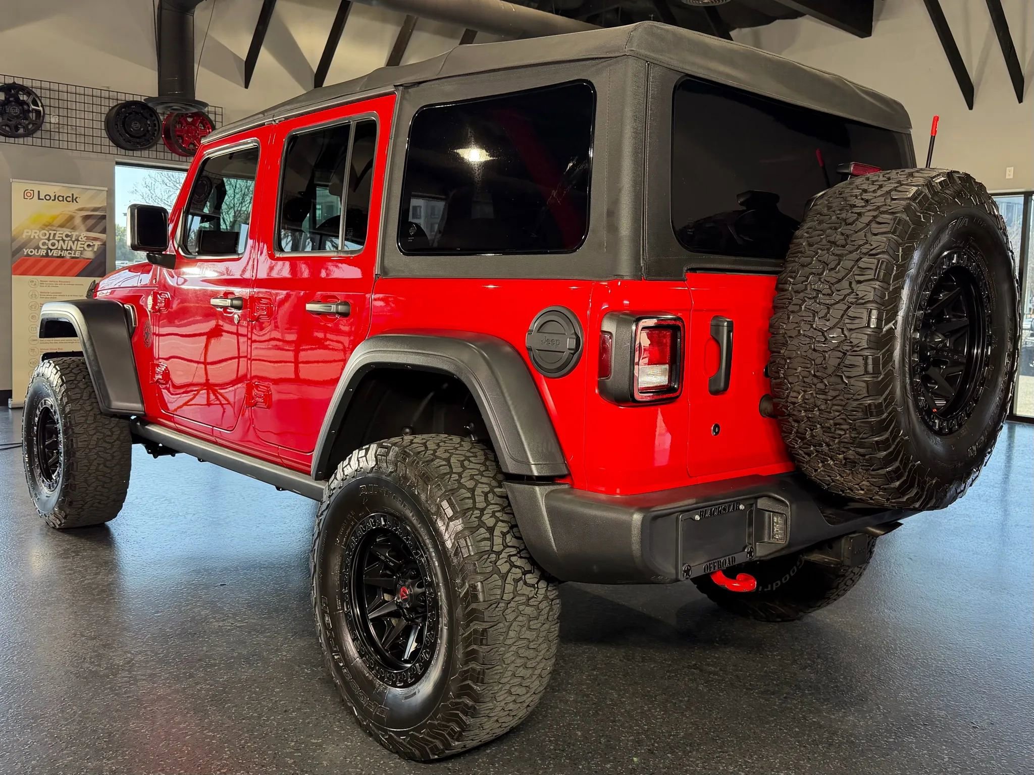 Used 2018 Jeep Wrangler Unlimited Sport image 8