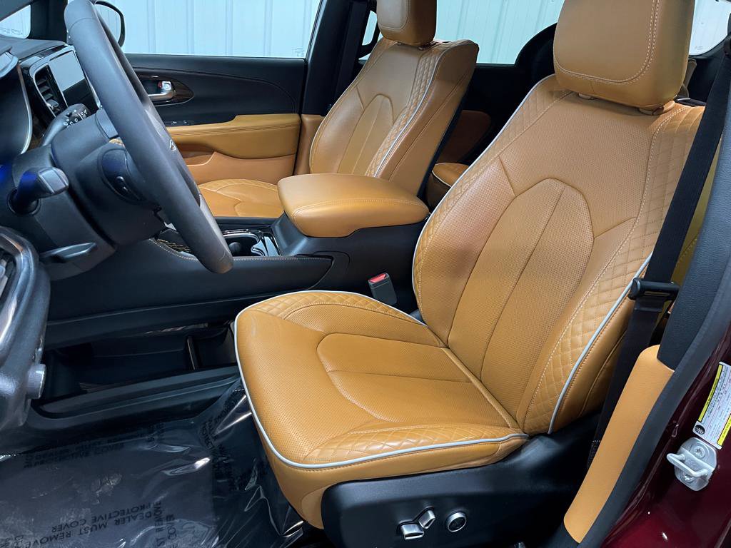 Used 2023 Chrysler Pacifica Pinnacle image 17