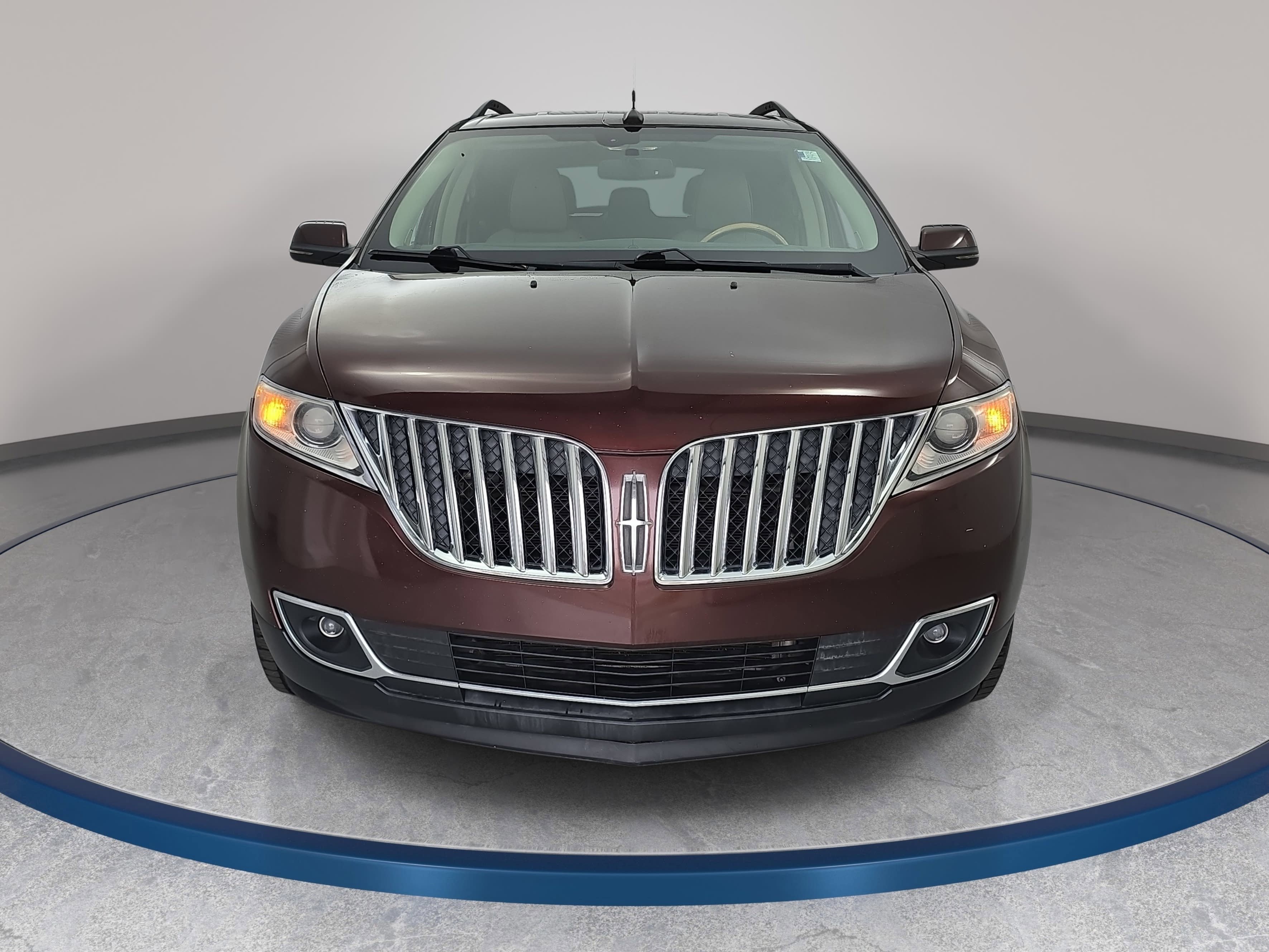 Used 2012 Lincoln MKX FWD image 2