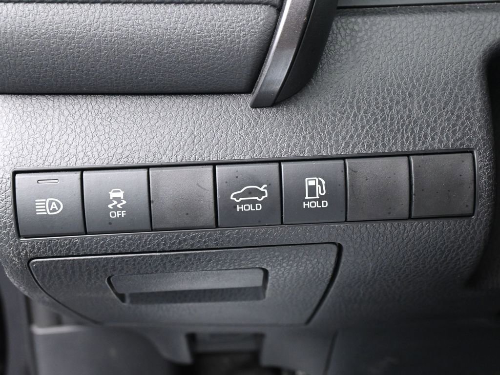 Used 2020 Toyota Camry SE image 16