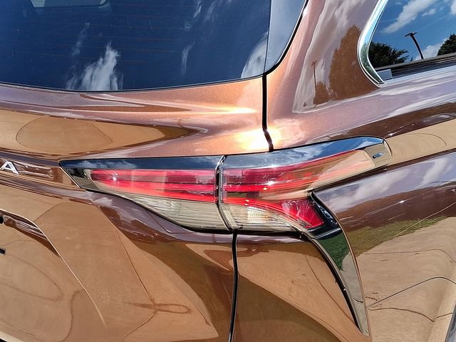Used 2021 Toyota Sienna Limited image 10