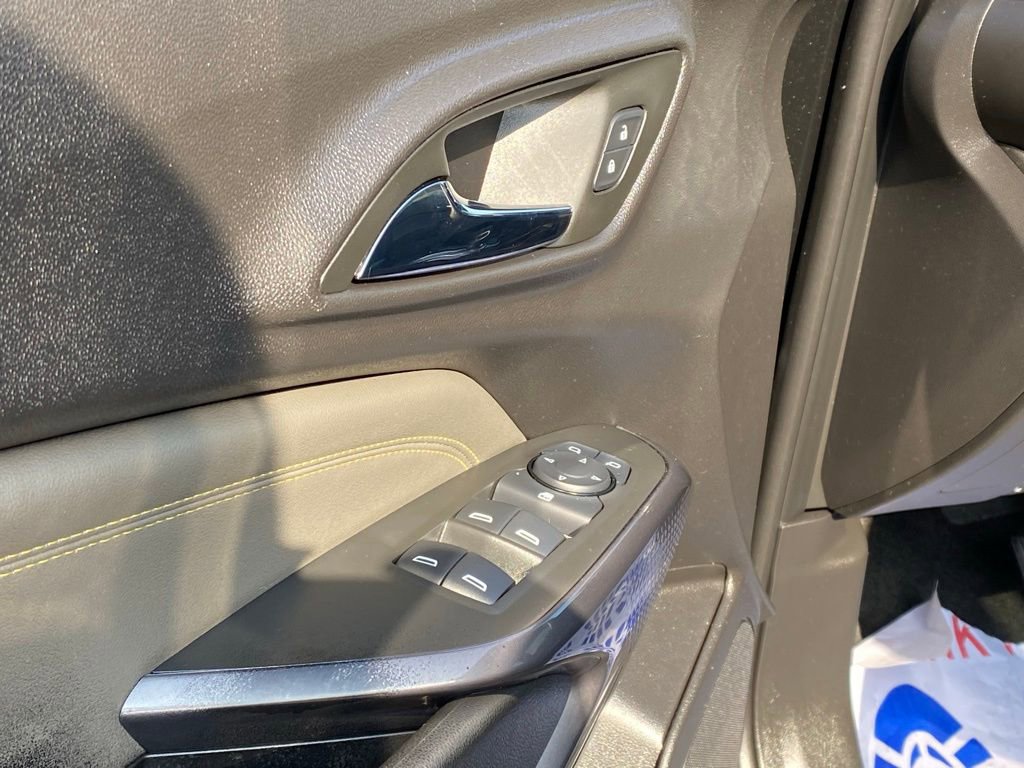 Used 2025 Chevrolet Trax ACTIV w/ Sunroof Package image 11