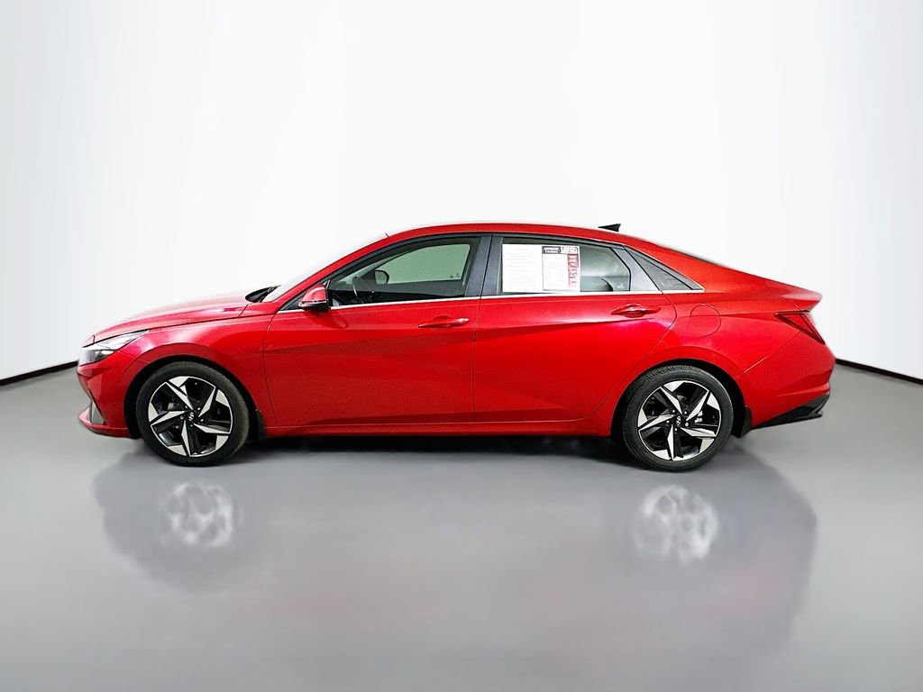 Used 2022 Hyundai Elantra Limited w/ Winter Weather Package FWD image 5