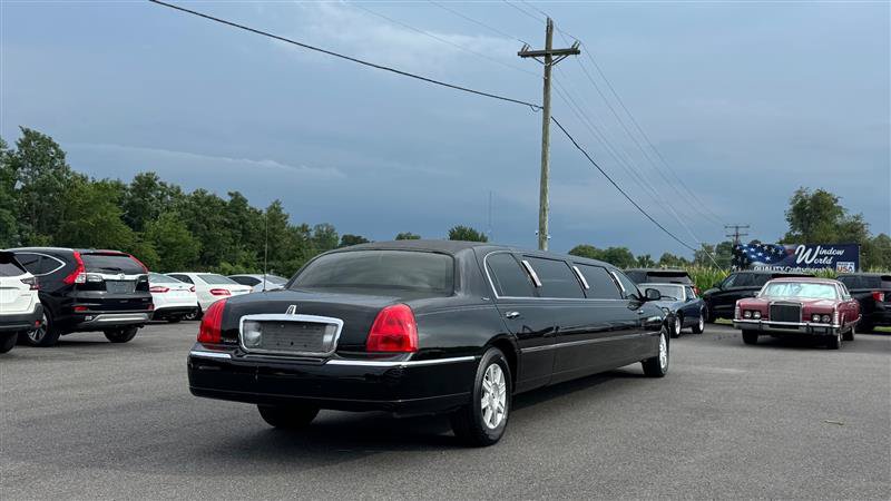 Used 2008 Lincoln Town Car Executive RWD image 10