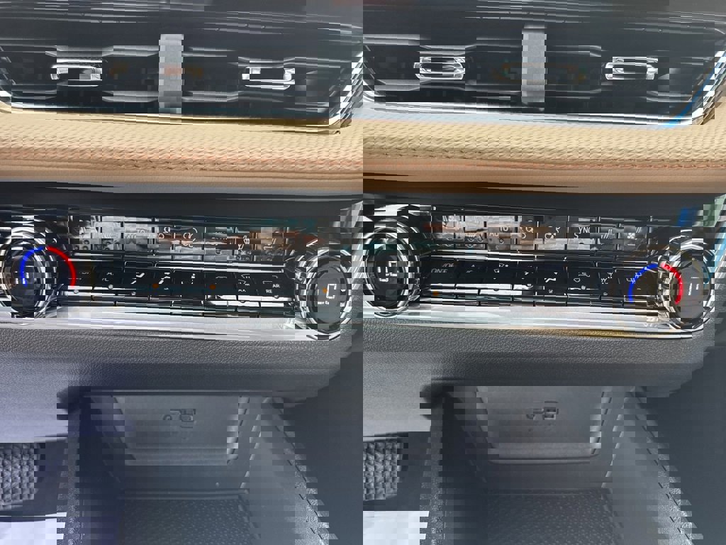 New 2026 Chevrolet Equinox ACTIV w/ Convenience Package III image 9