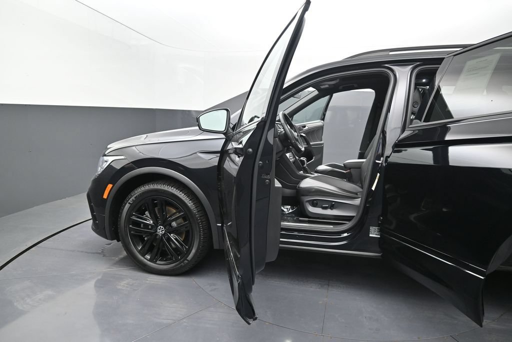 Used 2022 Volkswagen Tiguan SE R-Line FWD image 13
