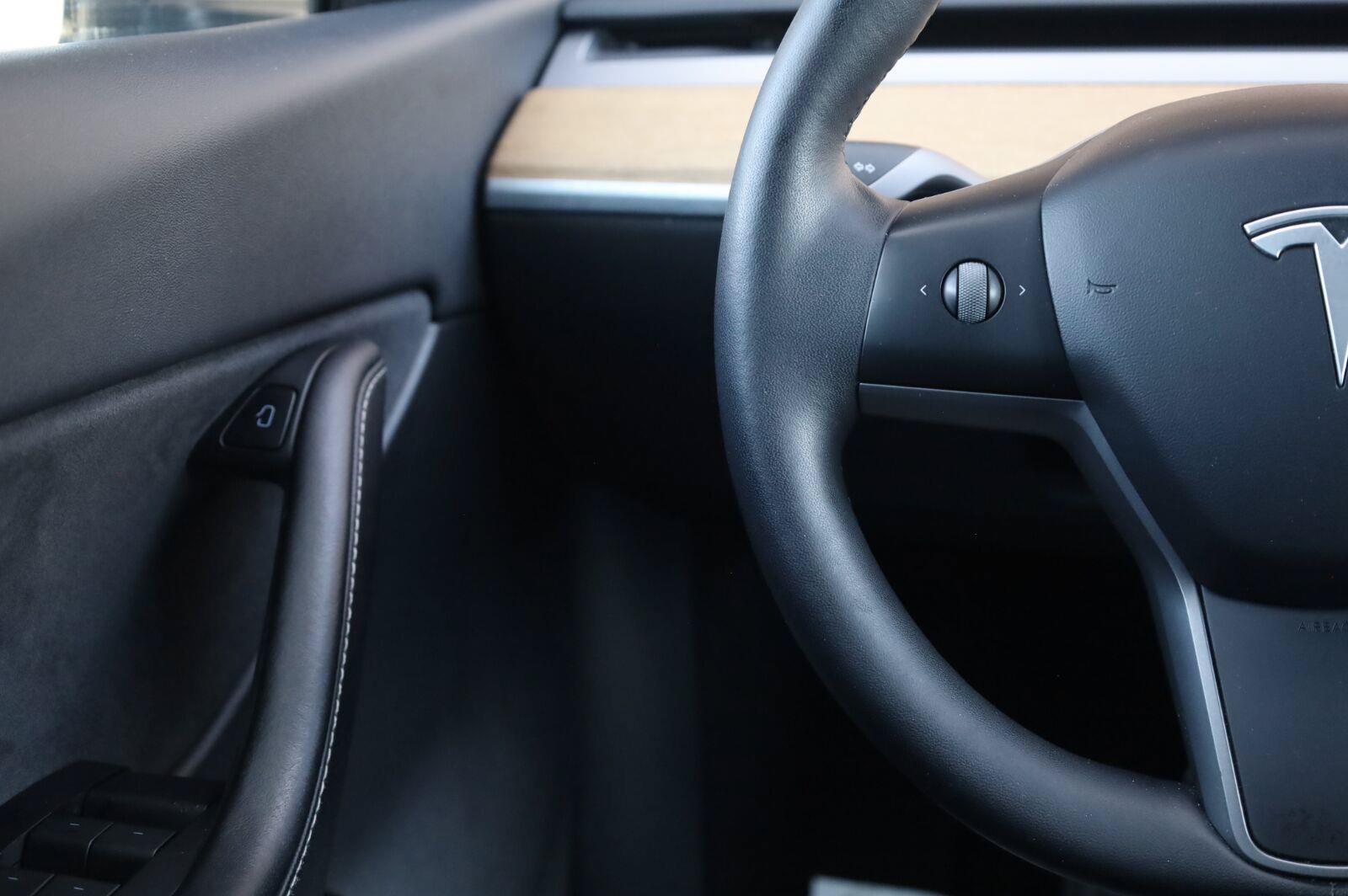 Used 2022 Tesla Model Y Long Range AWD/4WD image 32