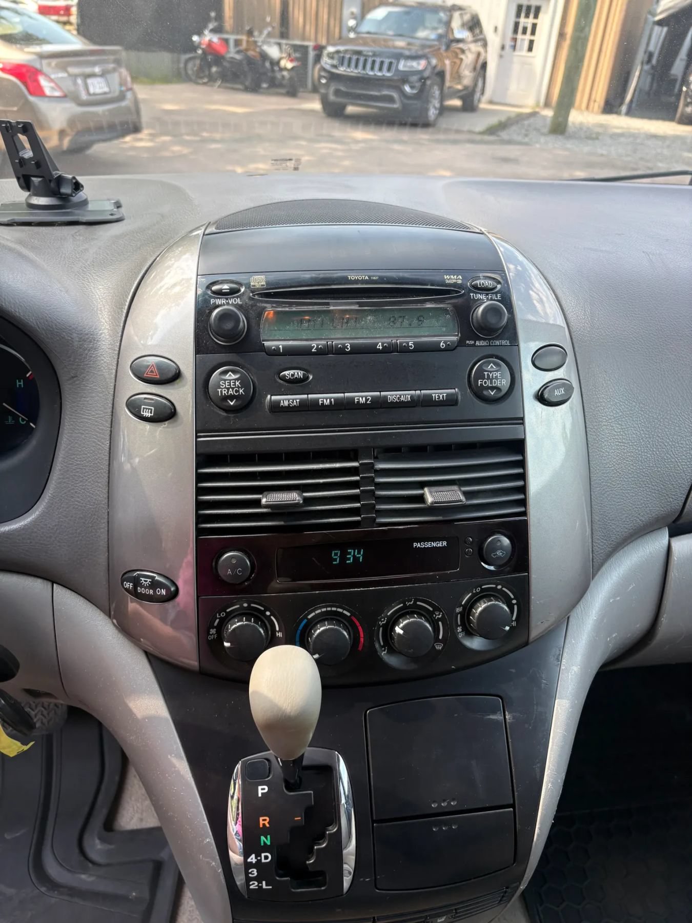 Used 2010 Toyota Sienna LE FWD image 16