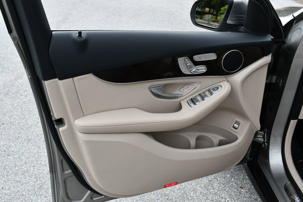 Used 2022 Mercedes-Benz GLC 300 image 11