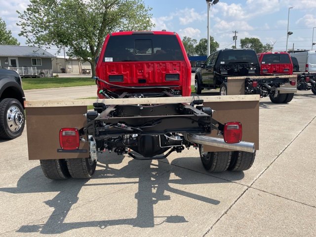 New 2025 Ford F550 4x4 Crew Cab image 6
