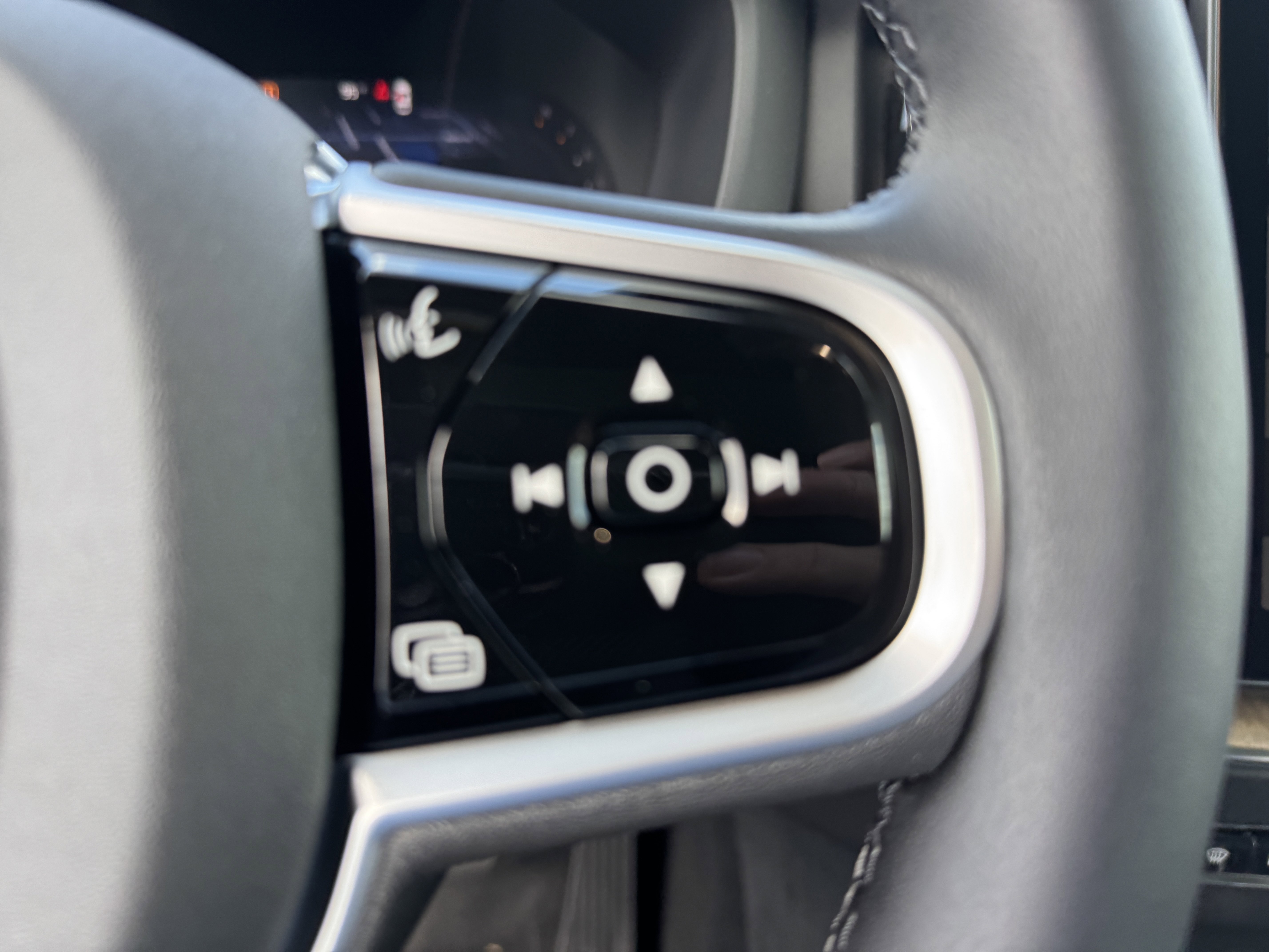 New 2026 Volvo XC60 B5 Core w/ Protection Package image 32