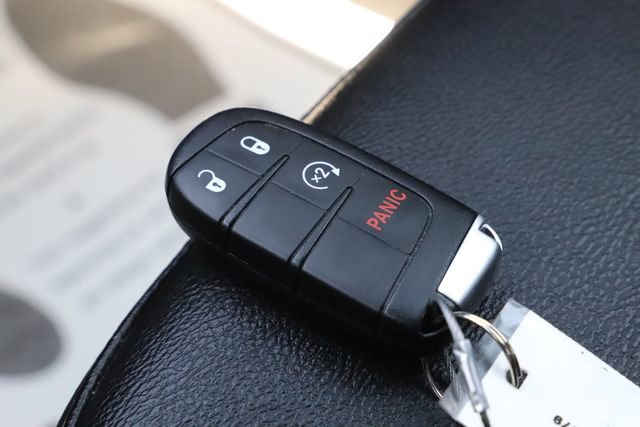 Used 2025 Jeep Compass Limited AWD/4WD image 34