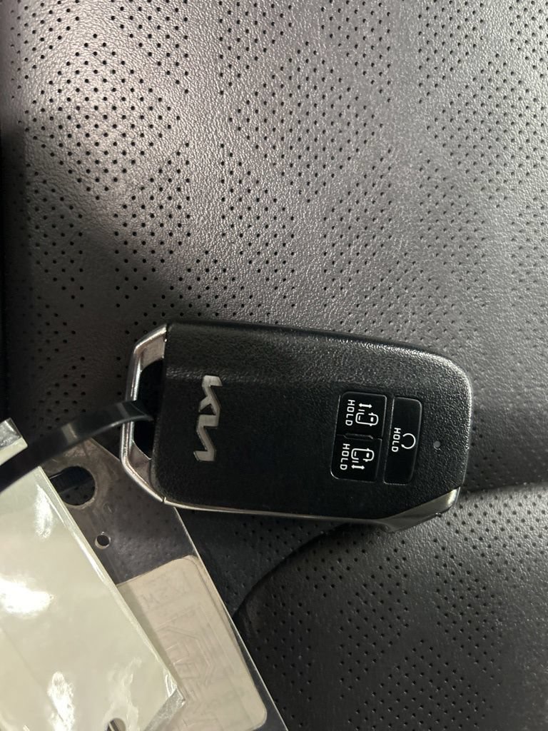 Certified 2023 Kia Carnival EX FWD image 35