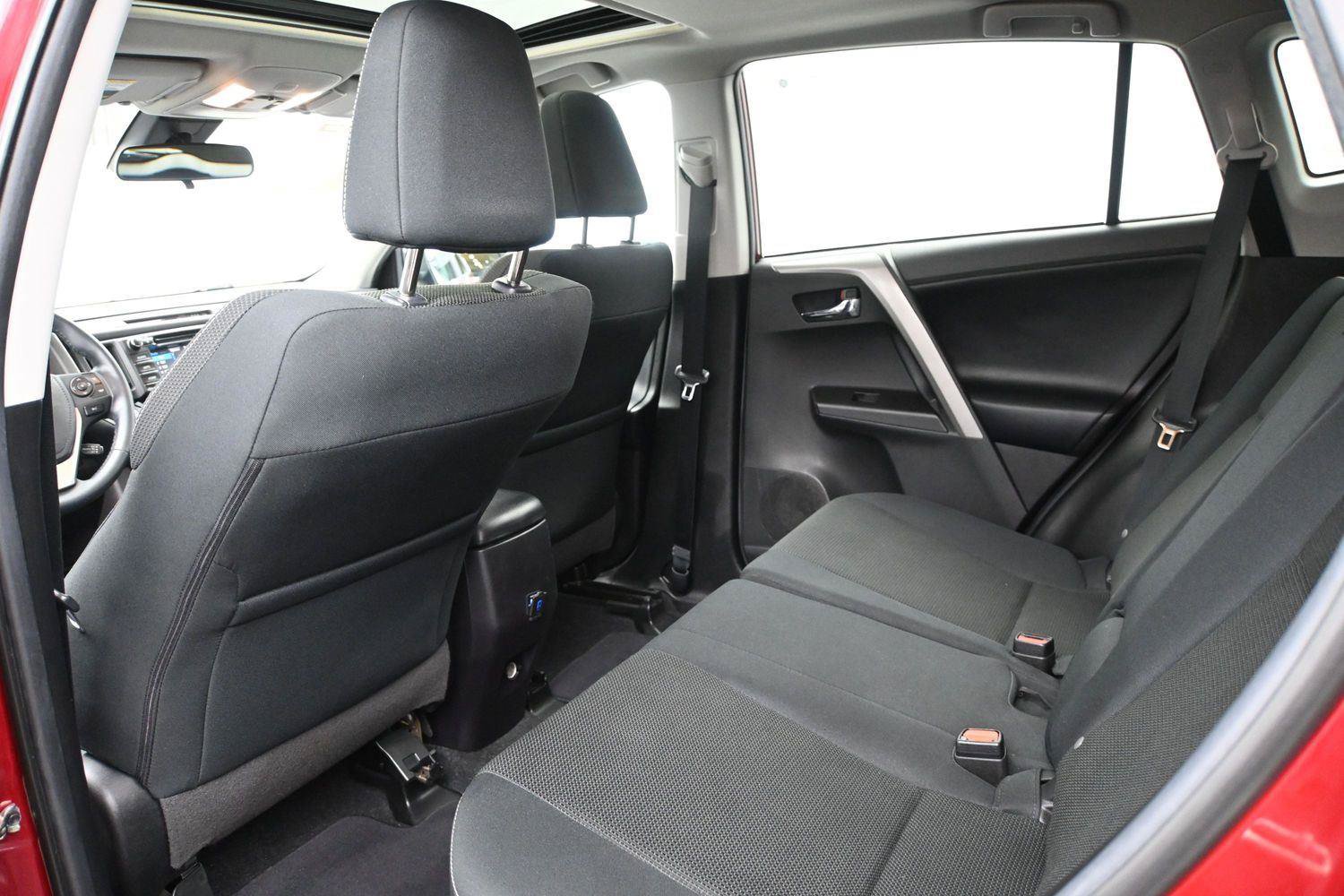 Used 2018 Toyota RAV4 XLE FWD image 8
