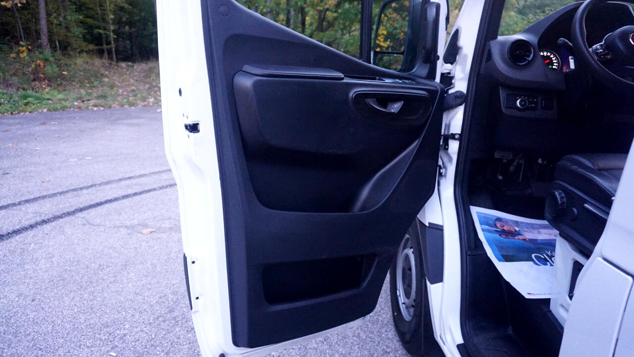 Used 2023 Mercedes-Benz Sprinter 2500 image 21