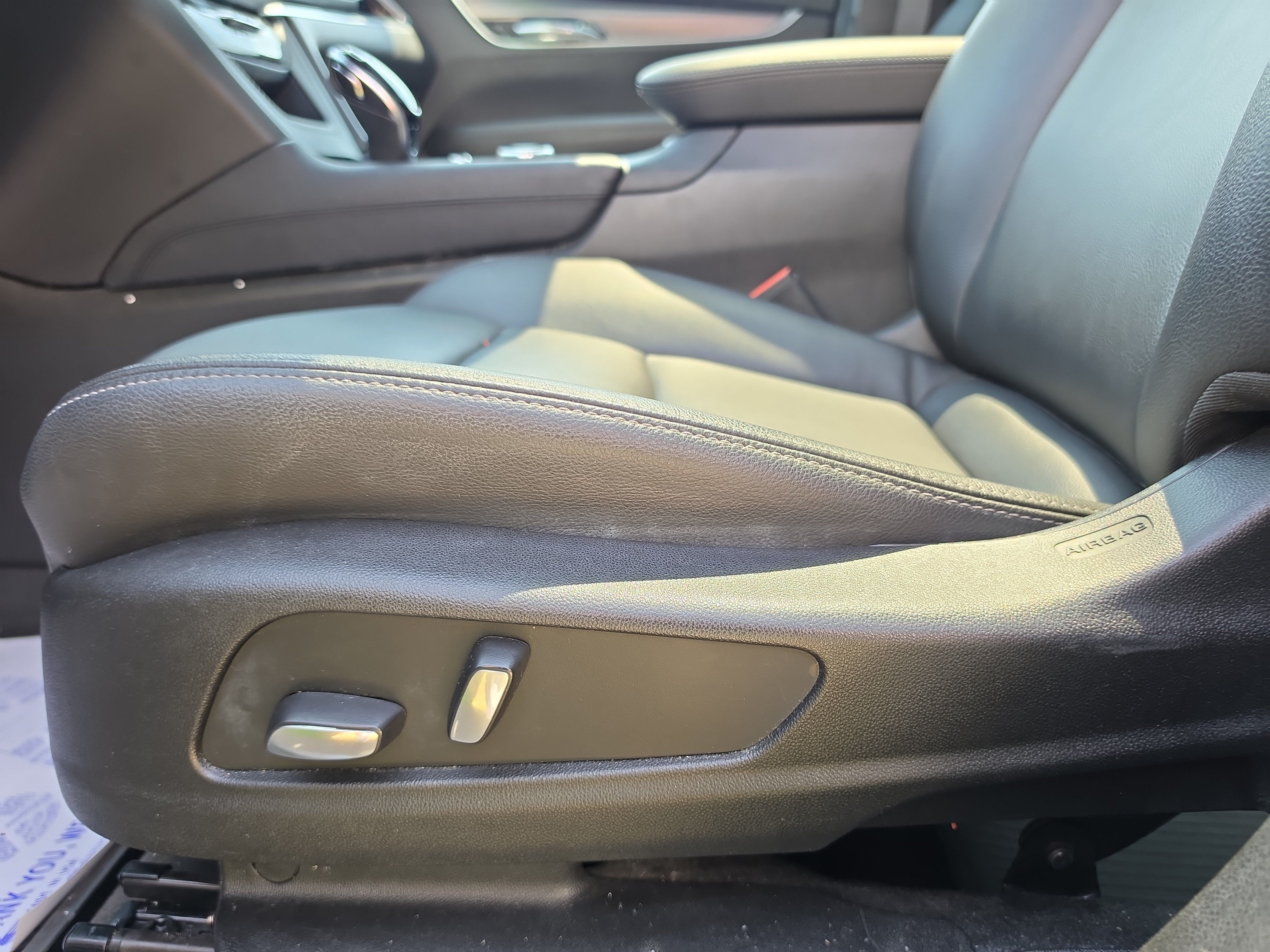 Used 2024 Cadillac XT6 Luxury w/ LPO, Floor Liner Package AWD/4WD image 13